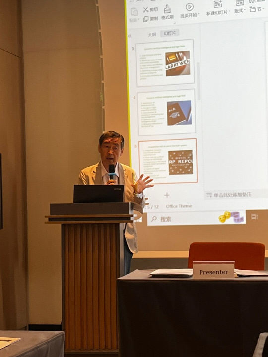 5일 중국 북경 대외경제무역대학교에서 개최된 한·중·일 국제 세미나에서 쥬리스 크리에이터즈 그룹(Juris Creators Group)의 김승열 대표 변호사가 주제 발표를 하고 있다.   [쥬리스 크리에이터즈 그룹 제공]